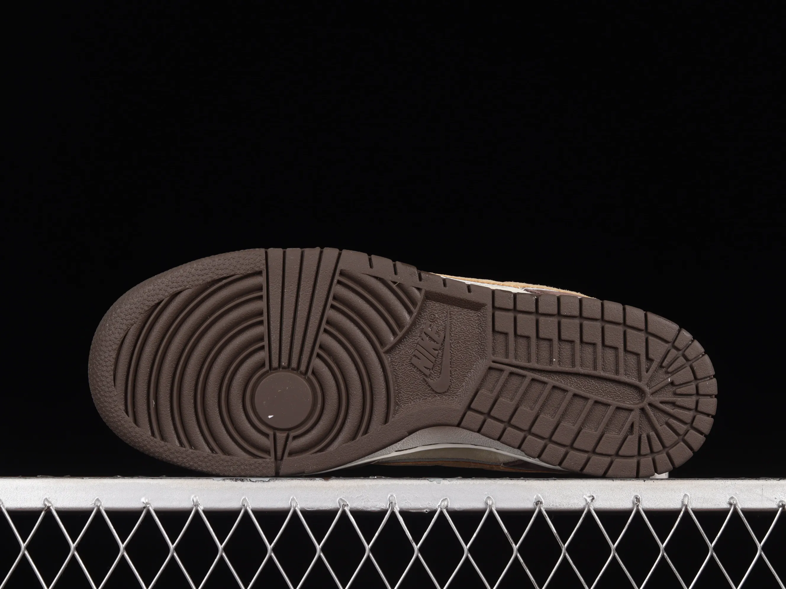 All Categories Nk SB Dunk Series Nk SB Dunk Low Low-top sneakers Otomo Katsuhiro x Nk SB Dunk Low "Steamboy OST" Otomo Katsuhiro co-branded SB low-top sports and leisure sneakers LF0039-034